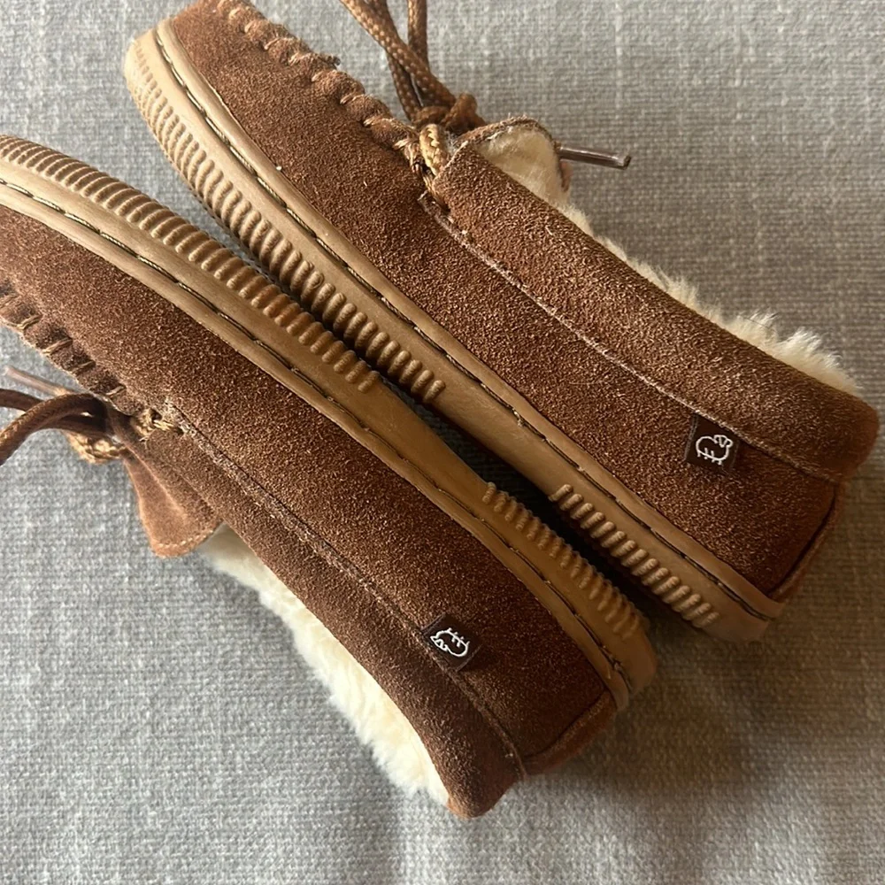 Lamo Youth Brown Suede Faux Sherpa Lined Moccasin Slippers Size 12